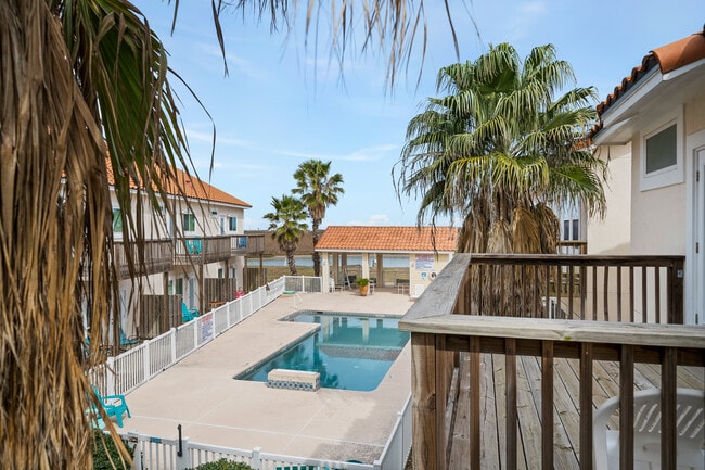 Building Photo - 14878 Granada Dr