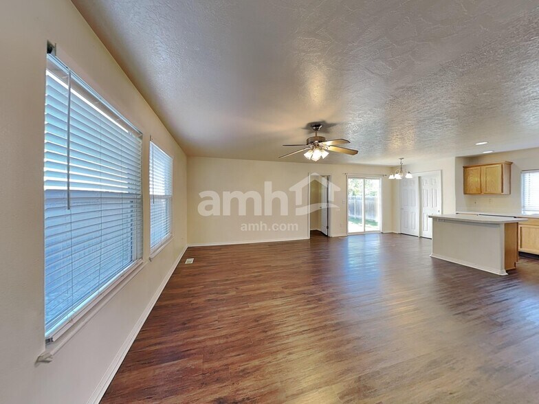 Building Photo - 3342 W Wave Dr