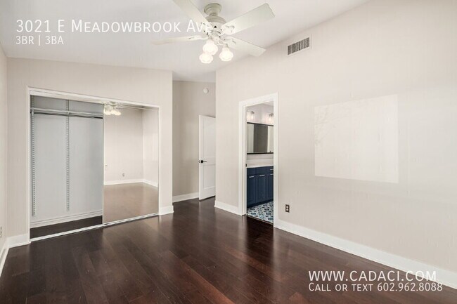 Building Photo - 3021 E Meadowbrook Ave