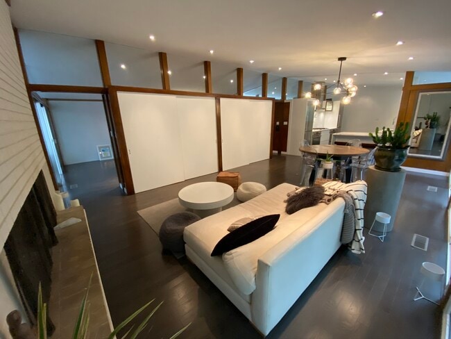 Building Photo - 2104 Zuppke Dr