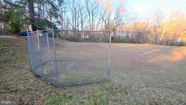 Building Photo - 10636 Montrose Ave