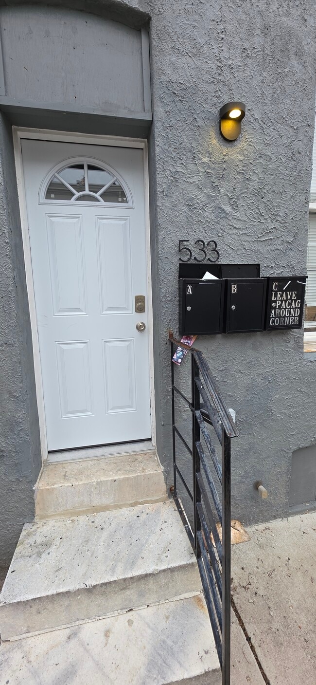 Building Photo - 533 N Belnord Ave