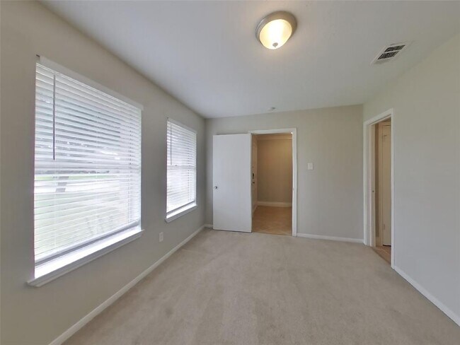 Building Photo - 3551 Windmoor Dr