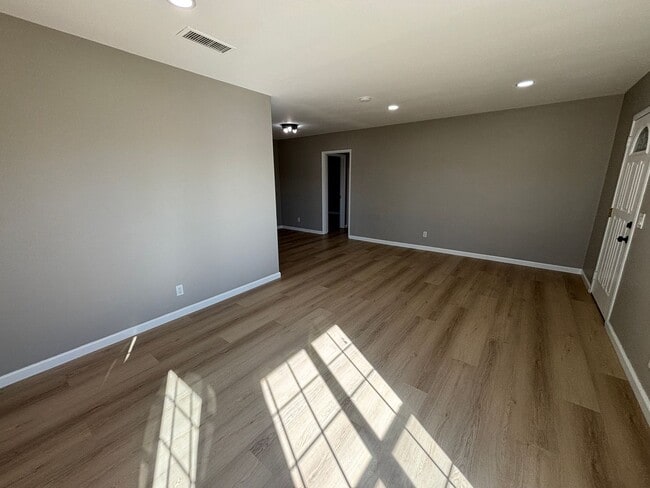 Building Photo - Upgraded 3 bedroom home!