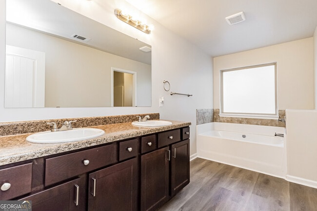 Building Photo - 175 Leland Ln