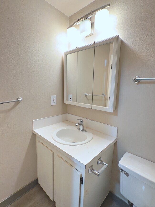 Building Photo - 3610 S Kelly Ave