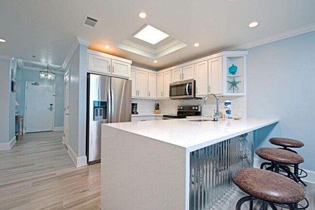 Building Photo - 455 E Beach Blvd