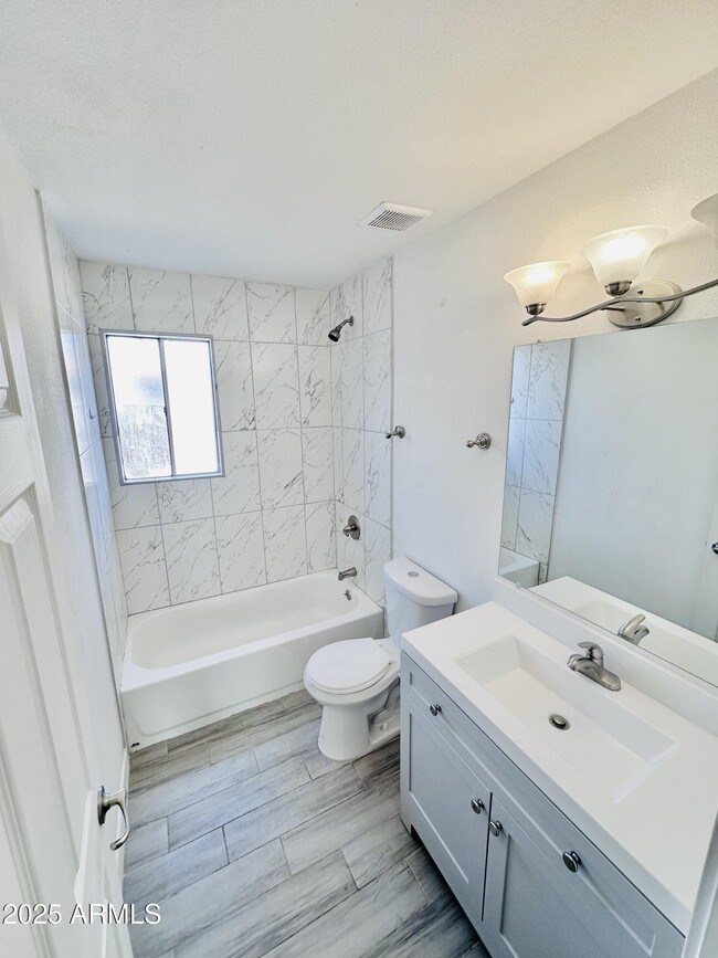 Building Photo - 4731 E Belleview St