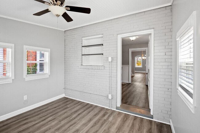 Building Photo - Flockin' Cute House