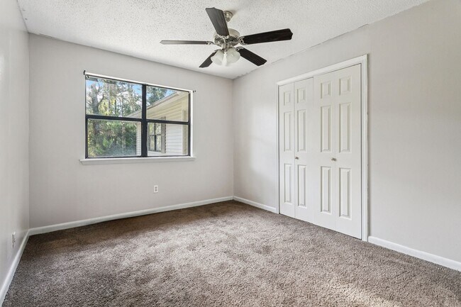 Building Photo - 206 Sunset Dr