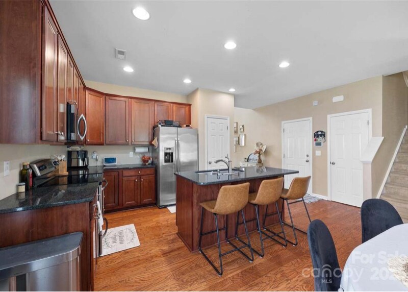 Building Photo - 673 Stonehenge Dr
