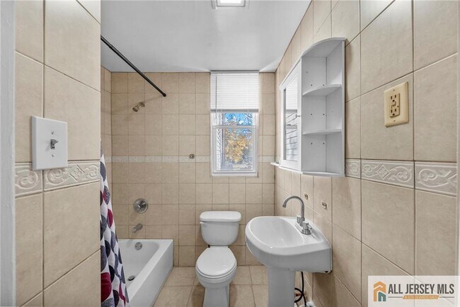 Building Photo - 2102 Woodbridge Ave