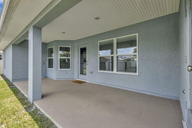 Building Photo - 6775 NW Abigail Ave