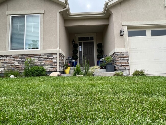 Grass and flowers maintained by owner - 1410 Promontory Bluff Vw