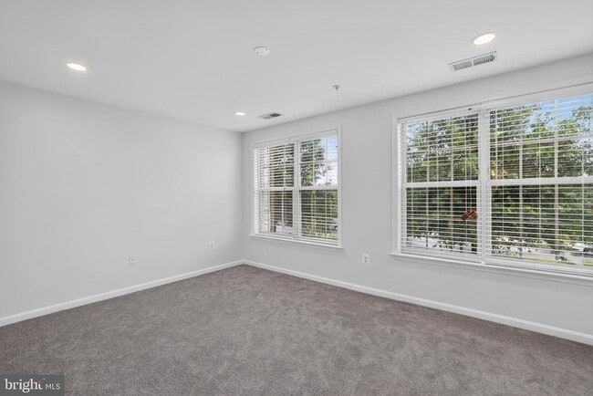 Building Photo - 2613 Campus Way N