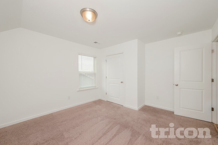 Building Photo - 305 Fairmont Ave