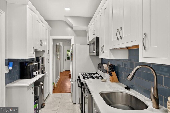 Building Photo - 3822 Beecher St NW