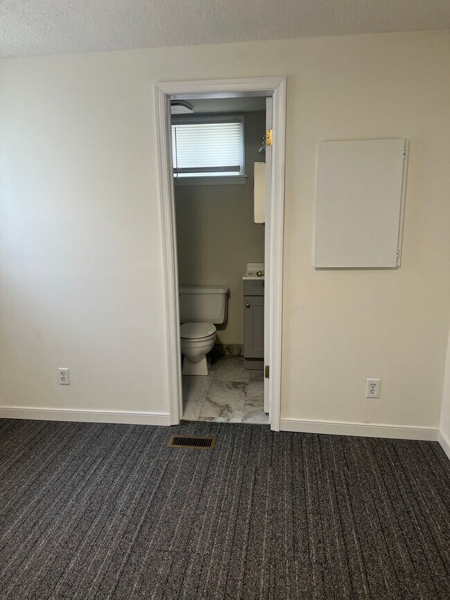 Building Photo - 9442 Shiloh Dr