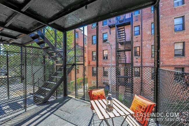 Building Photo - 1438 Meridian Pl NW