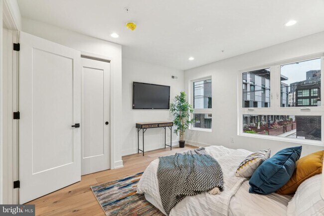 Building Photo - 1106 N Bodine St