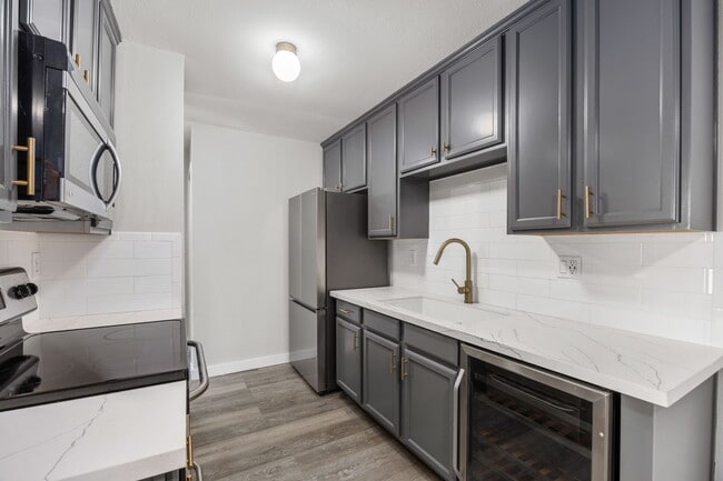 Building Photo - 1650 S El Camino Real