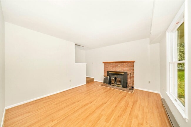 Building Photo - New Market Rental