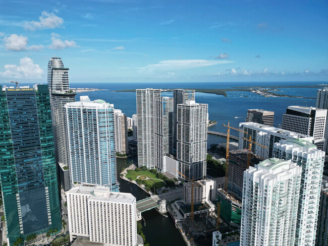 Building Photo - 485 Brickell Ave