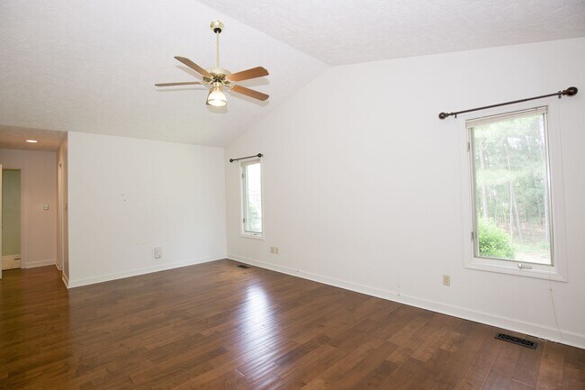 Building Photo - Beautiful 3 bedroom home in Woodlake