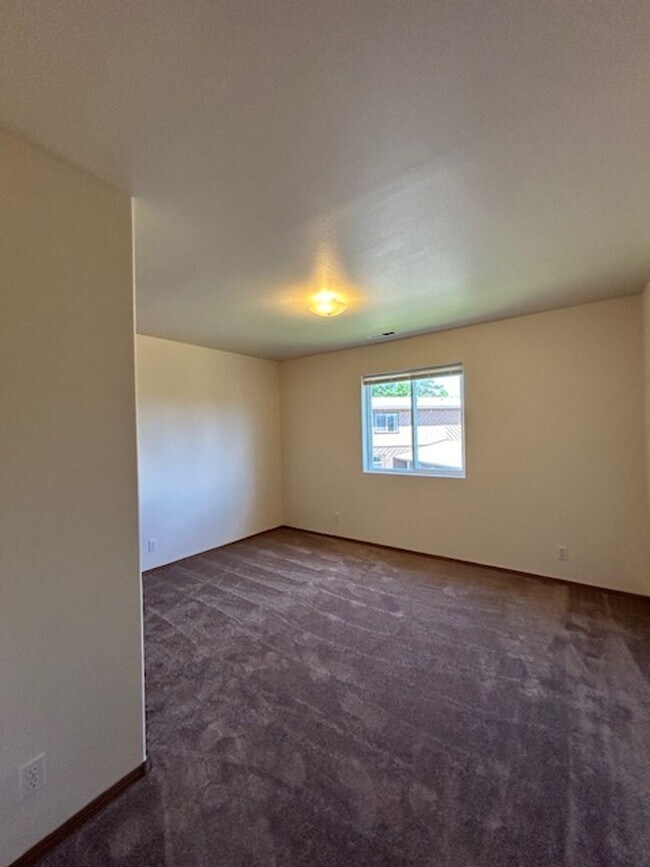 Building Photo - 129 Bing Ct