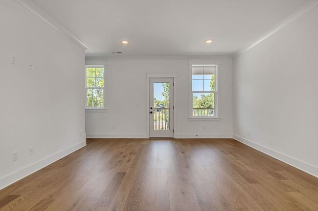 Building Photo - 2019 Maple Vw Ln