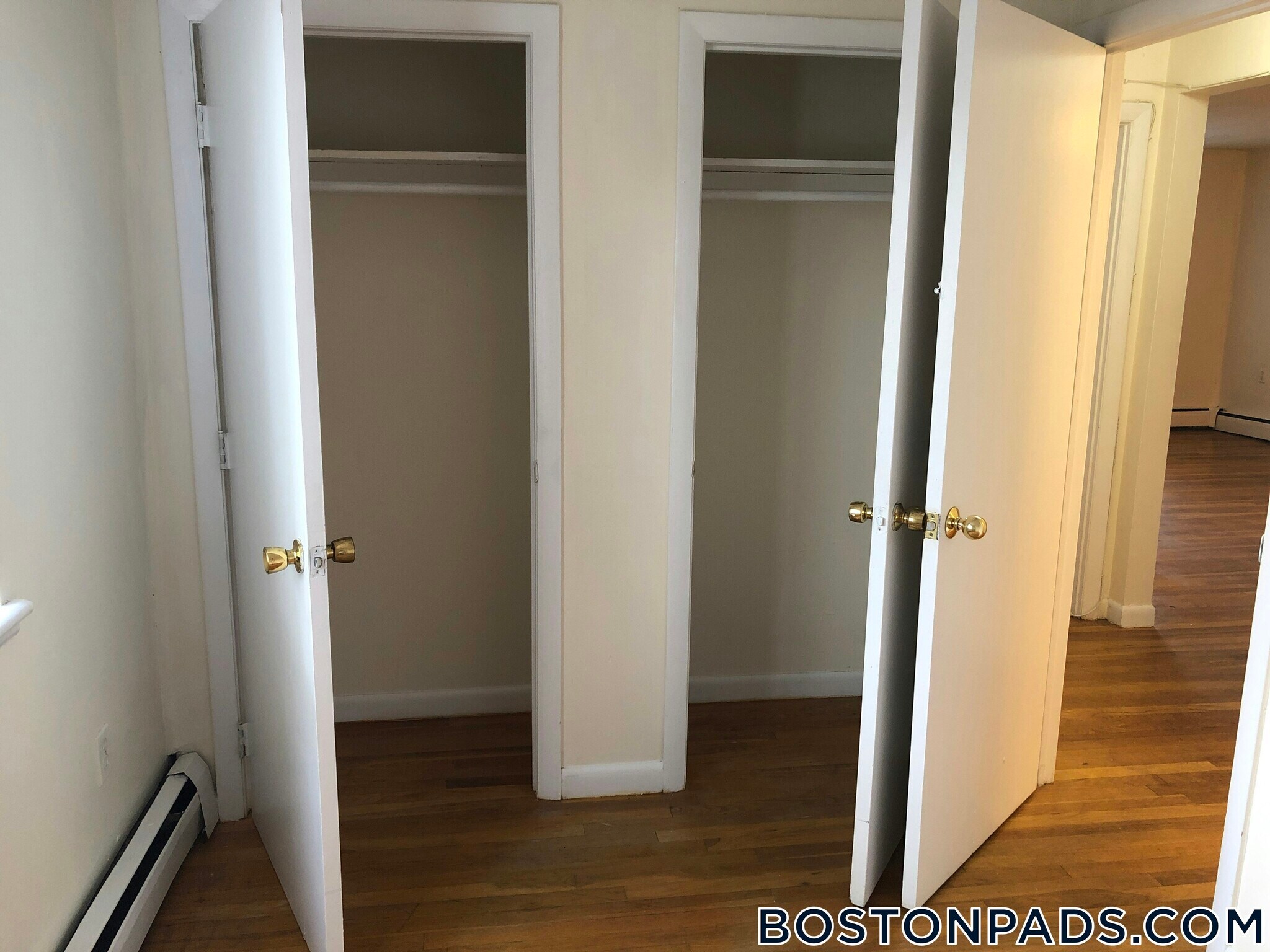 Building Photo - 122 Dustin St