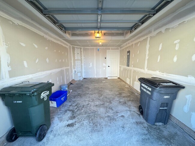 Building Photo - Modern 3 Bed 2.5 Bath Townhome In Beautiful Arcola Town Center