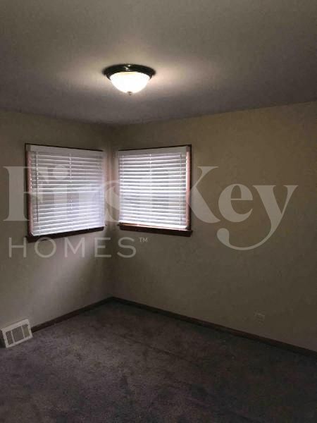 Building Photo - 2027 Vardon Ln