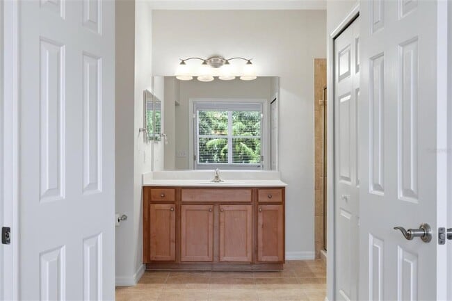 Building Photo - 3717 Parkridge Cir