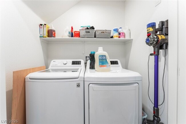 Building Photo - 1299 Raritan Pl