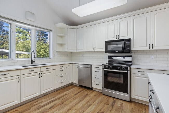 Building Photo - 3156 S Metropolitan Way