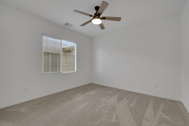 Building Photo - Nearly New Lennar 5 Bedroom Home in Inspirada