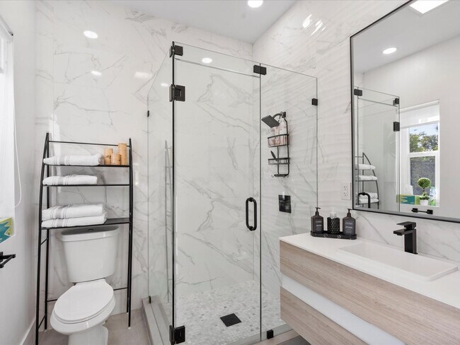 Building Photo - 9232 Harding Ave