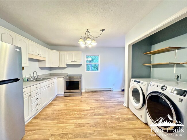 Building Photo - DOG FRIENDLY 2 BED/1 BATH IN ARDEN