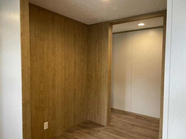 Building Photo - 295 Autumn Trail