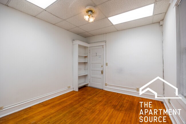 Building Photo - 3605 N Damen Ave