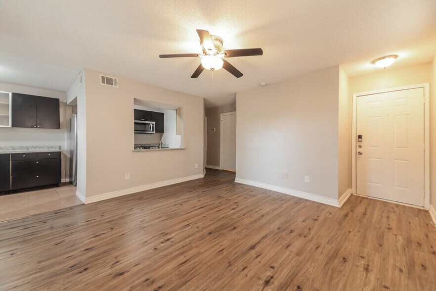 Building Photo - 402 Dawn Dr