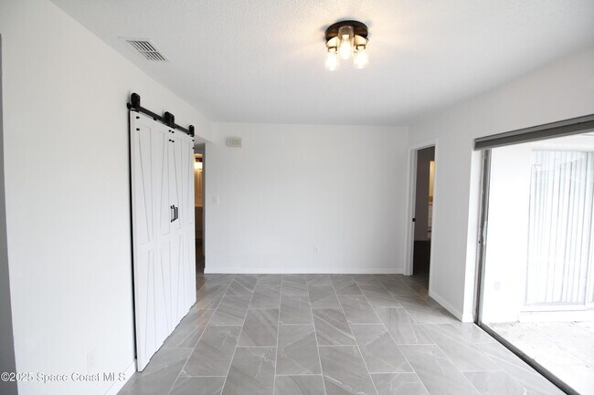 Building Photo - 3002 Edgewood Dr NE