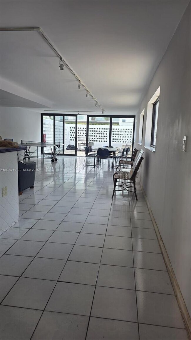 Building Photo - 250 Galen Dr