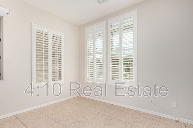 Building Photo - 4652 E Donato Dr