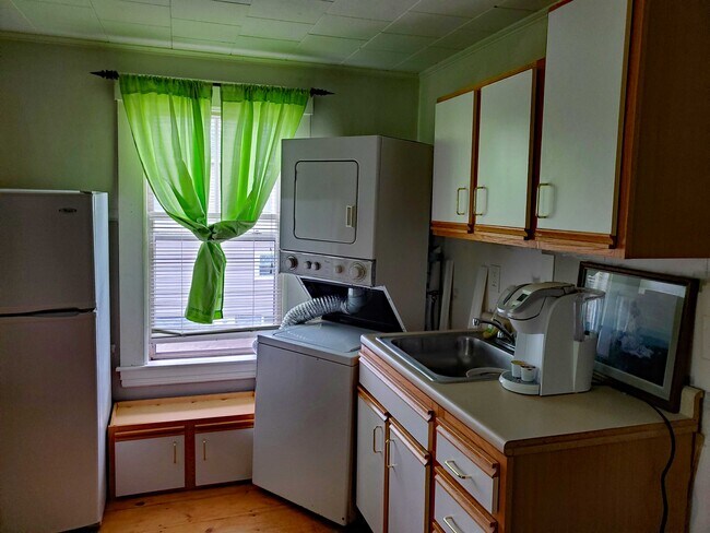 Primary Photo - 126 Amherst St