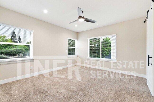 Building Photo - 8931 Fair Oaks Blvd