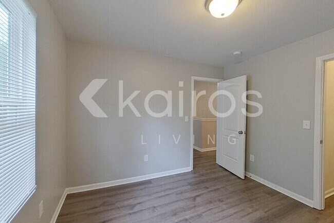 Building Photo - 305 Cedar Ridge