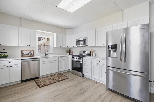 Building Photo - 315 2nd St