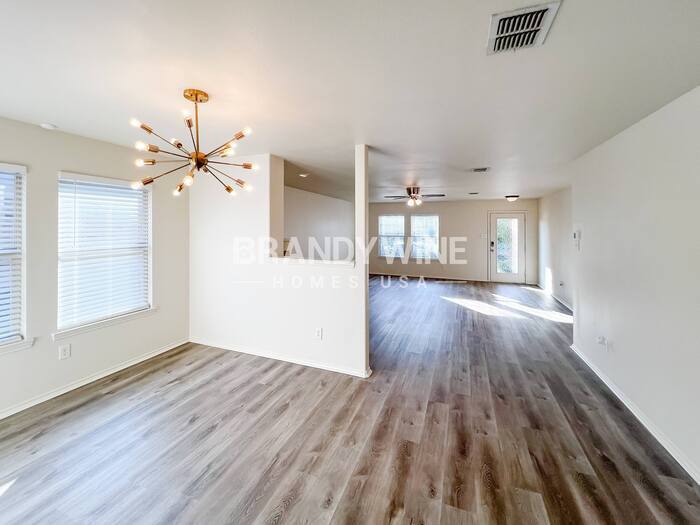 Building Photo - 523 Indian Paintbrush Dr